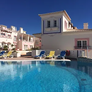 https://modern-two-bedroom-poolside-townhouse.hotelaalgarve.com